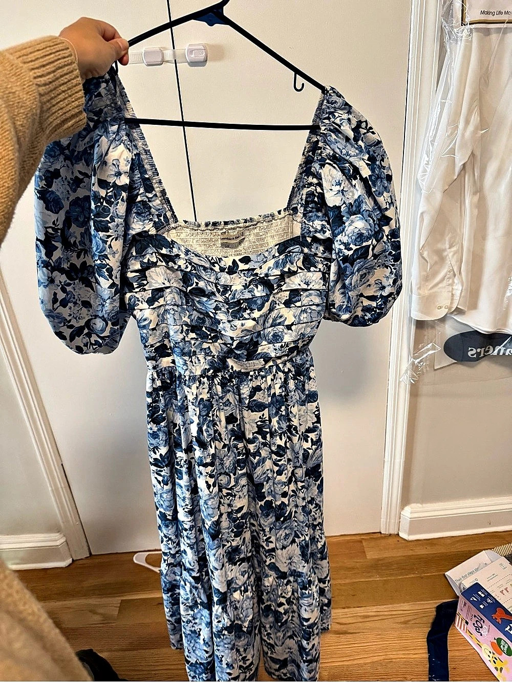Abercrombie& Fitch Floral Puff Sleeve Maxi Dress Blue & White Size Medium